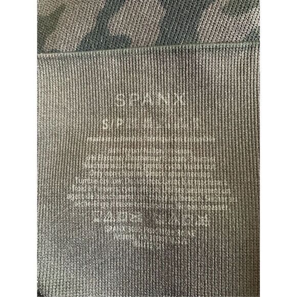 Spanx Look at Me Now Seamless Leggings Black Camo Size S - Picture 8 of 11